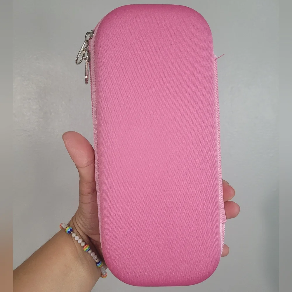 Pink case, with the design of the character Kuromi. 3D